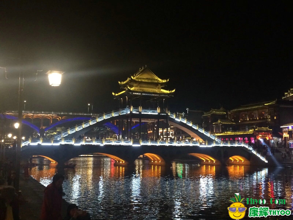 张家界、凤凰古城\凤凰古城夜景2-康辉旅游-蔡晓欣供图