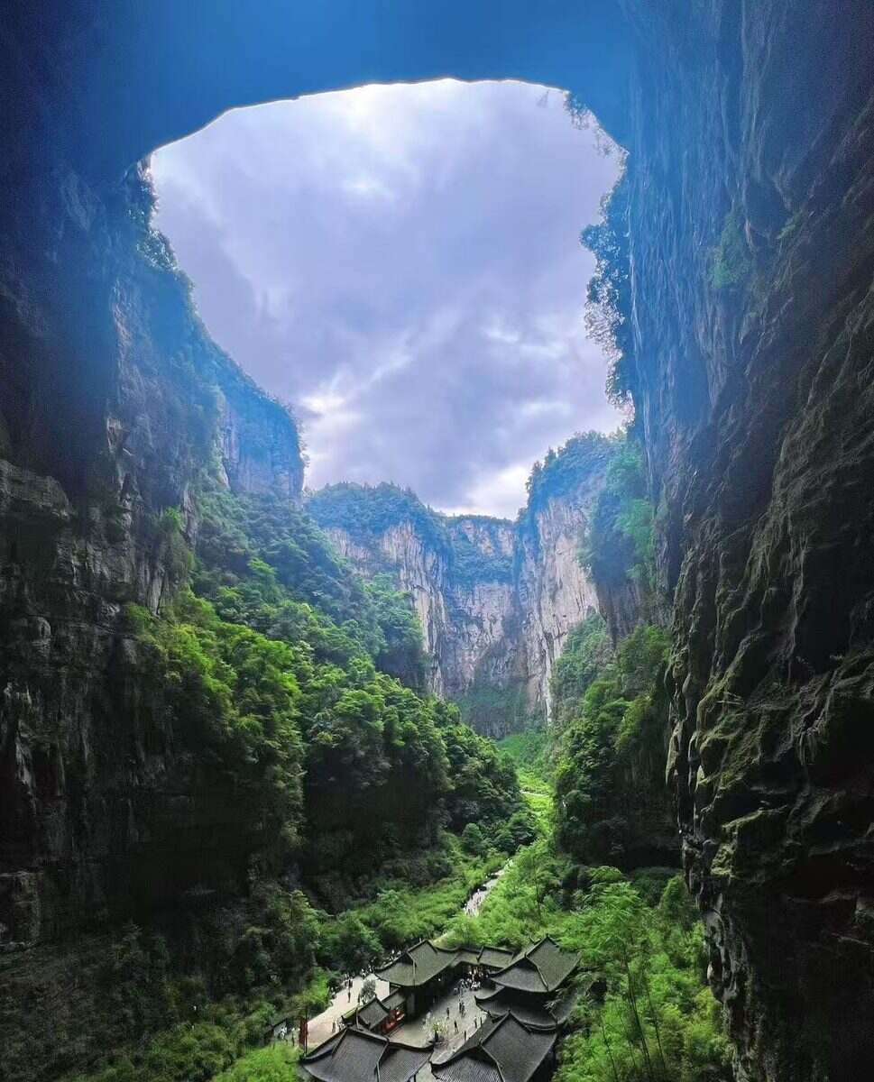 李子坝、洪崖洞、武隆天生三桥+龙水峡地缝双飞/双